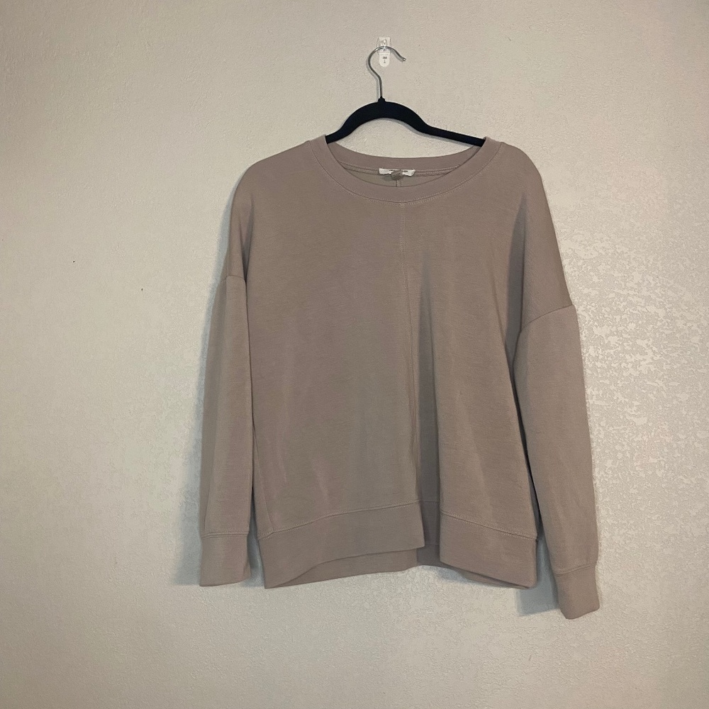 Cable and Guage studio tan sweater Sz Medium